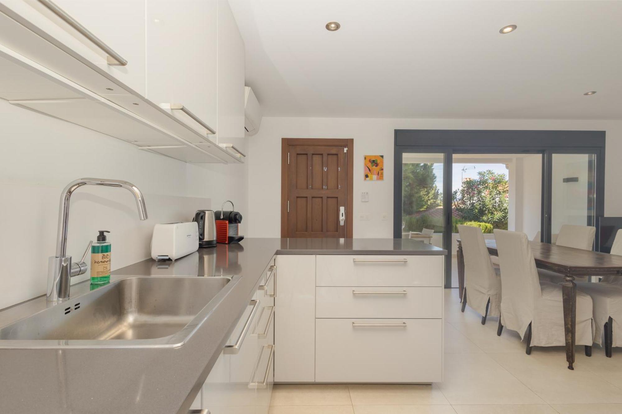Cozy By The In Costabella, Vakantiehuis Marbella